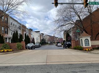 940 Harrison Cir, Alexandria, VA 22304