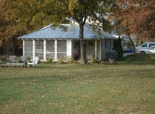 805 Chestnut Dr, Godfrey, IL 62035