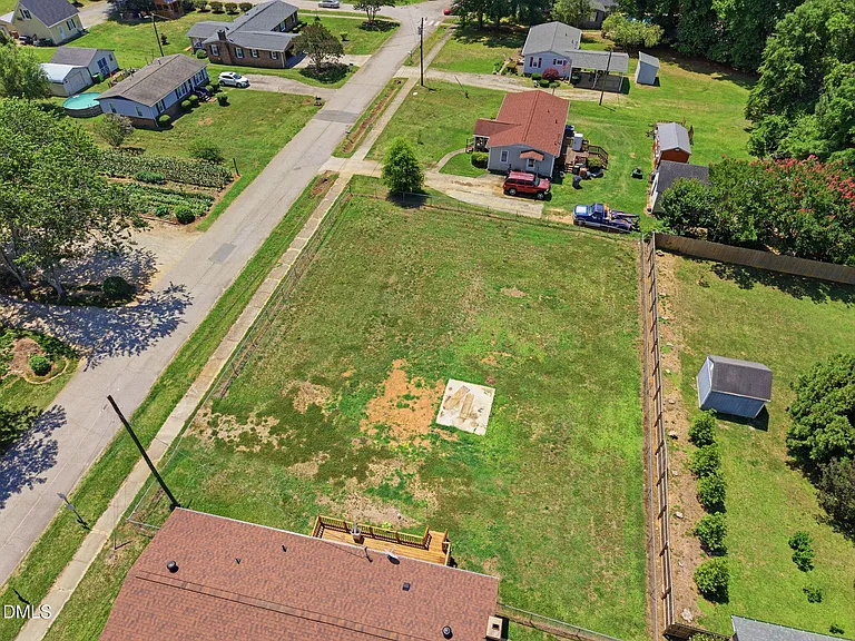 320 E Earp St — Photo 34