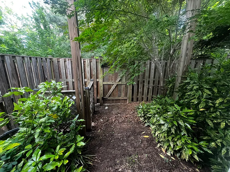 8195 Falls Grove Dr — Photo 7