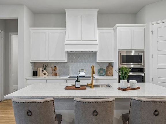 5th image of 4037 Lagos Dr
