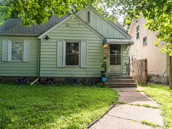 3030 Queen Ave N, Minneapolis, MN 55411