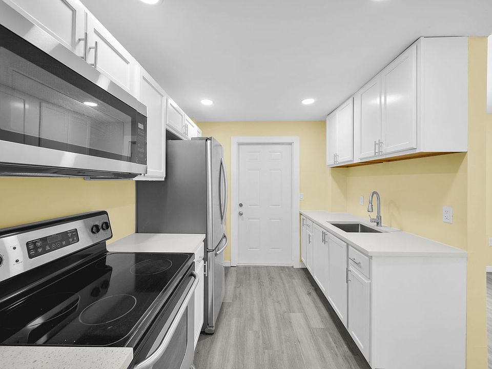 1st image of 128 Eucalyptus Ct Unit C
