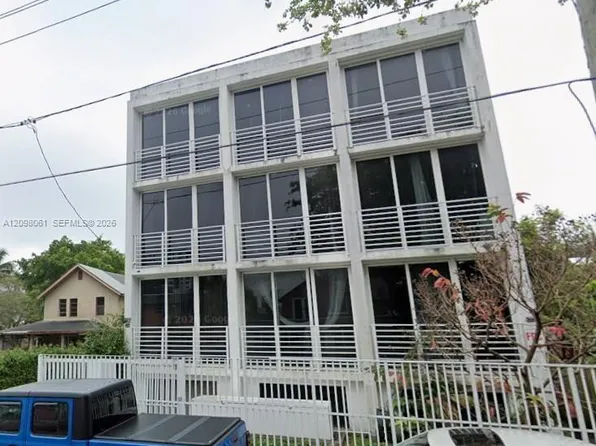 542 SW 3rd St, Miami, FL