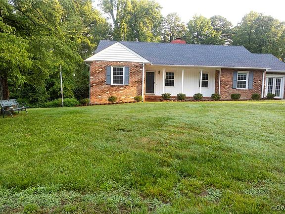 4th image of 1208 Amesbury Ln