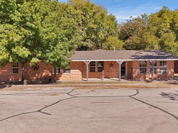 204 W Jacksboro St, Chico, TX 76431
