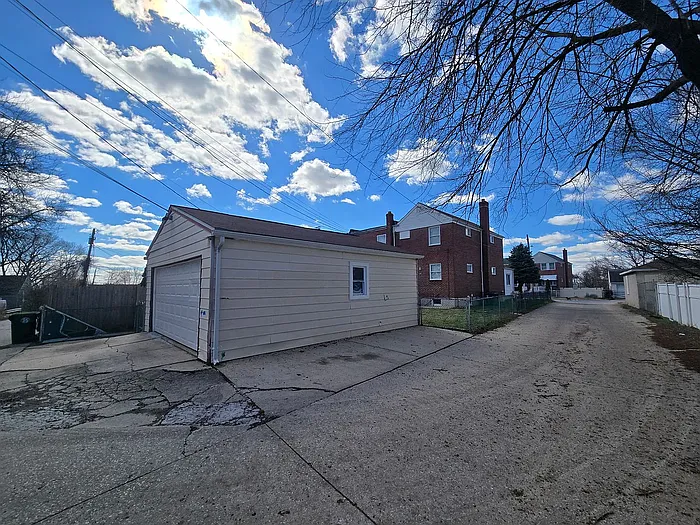 999 Elton Ave — Photo 17