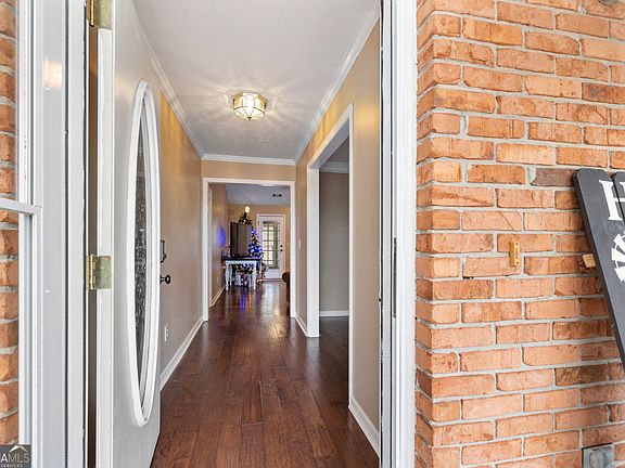 4th image of 113 Colonial Ct #100