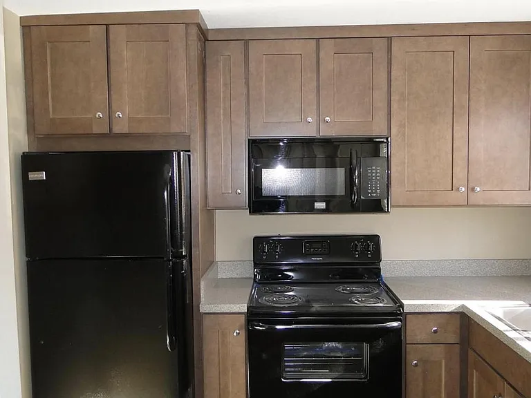 2354 Beechmont Ave — Photo 2