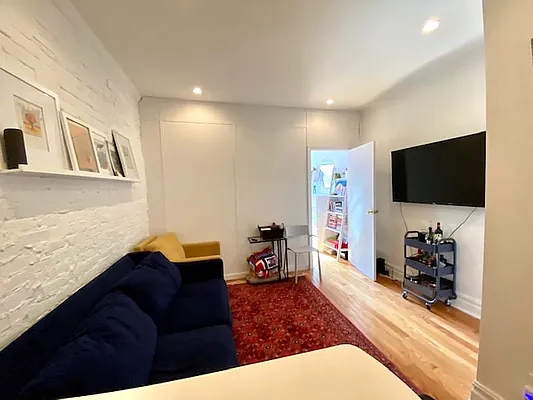 Rented by REAL New York | media 20