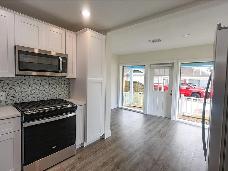 602 Higgins St — Photo 13