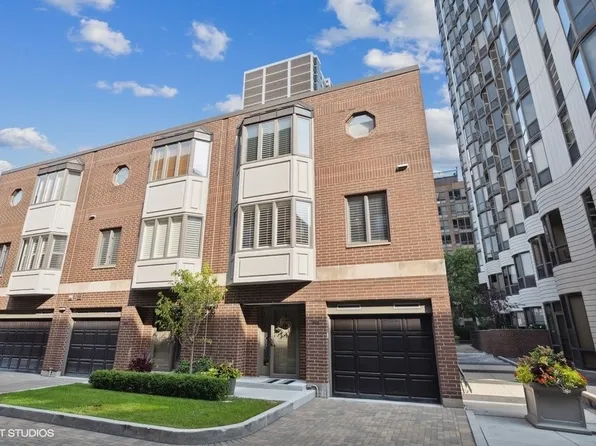 1740 N Clark St APT 1720, Chicago, IL 60614