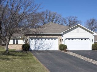 517 Crestview Forest Dr S, Maplewood, MN 55119