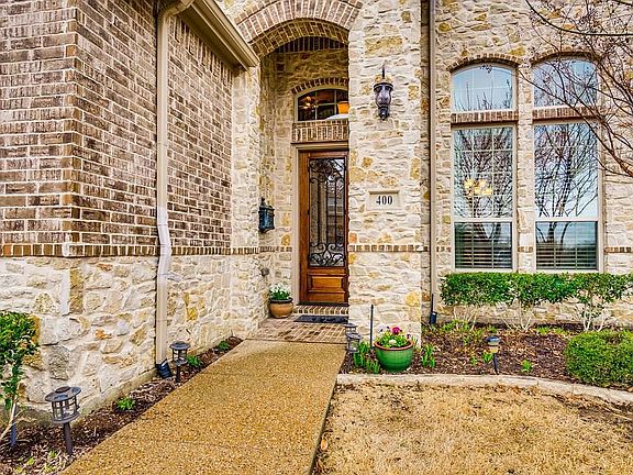 4th image of 400 Grail Castle Dr