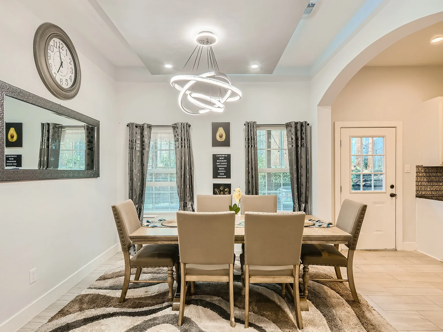 4 bed, 2192 sqft, $5,000 — Photo 4