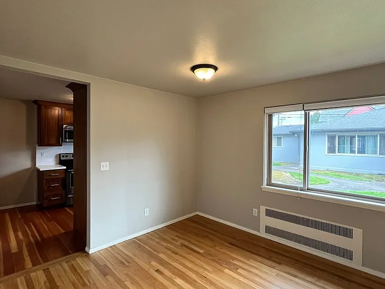1930 SE Ash St — Photo 11