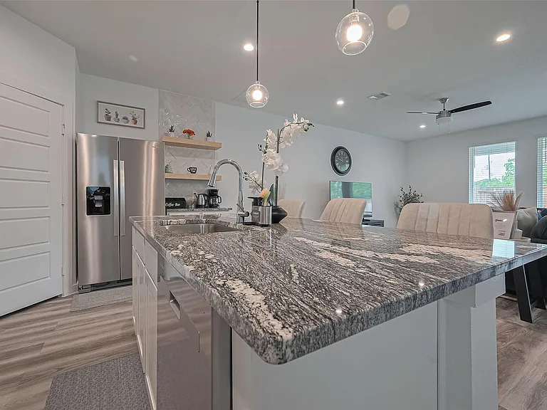 10405 Hadley Park Trl — Photo 7