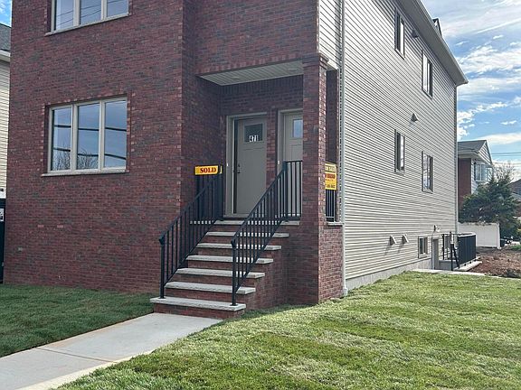 2nd image of 471 Stewart Ave
