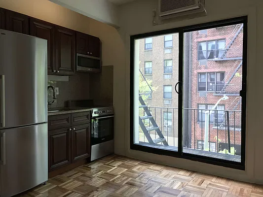 Rented by CVEK Real Estate | media 10