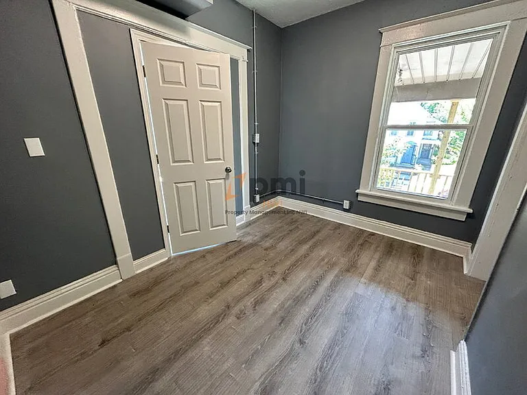 416 E 9th St #2 — Photo 8