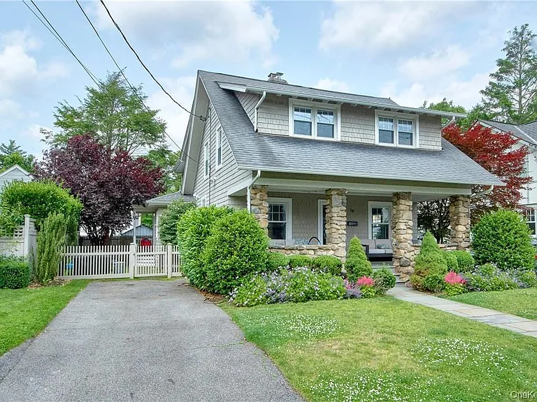 18 Elmwood Ave — Photo 3