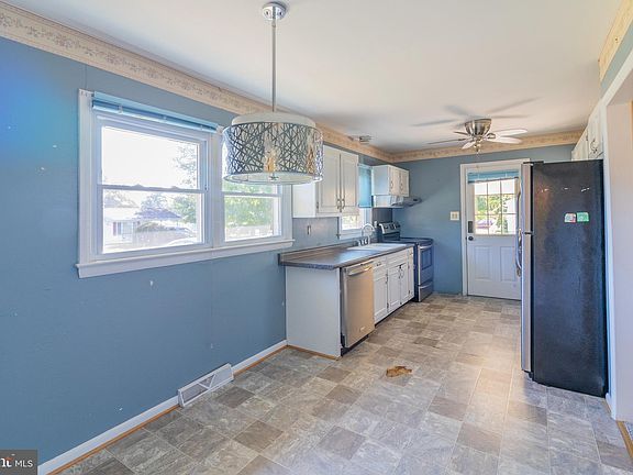 3rd image of 24425 Lakeland Dr