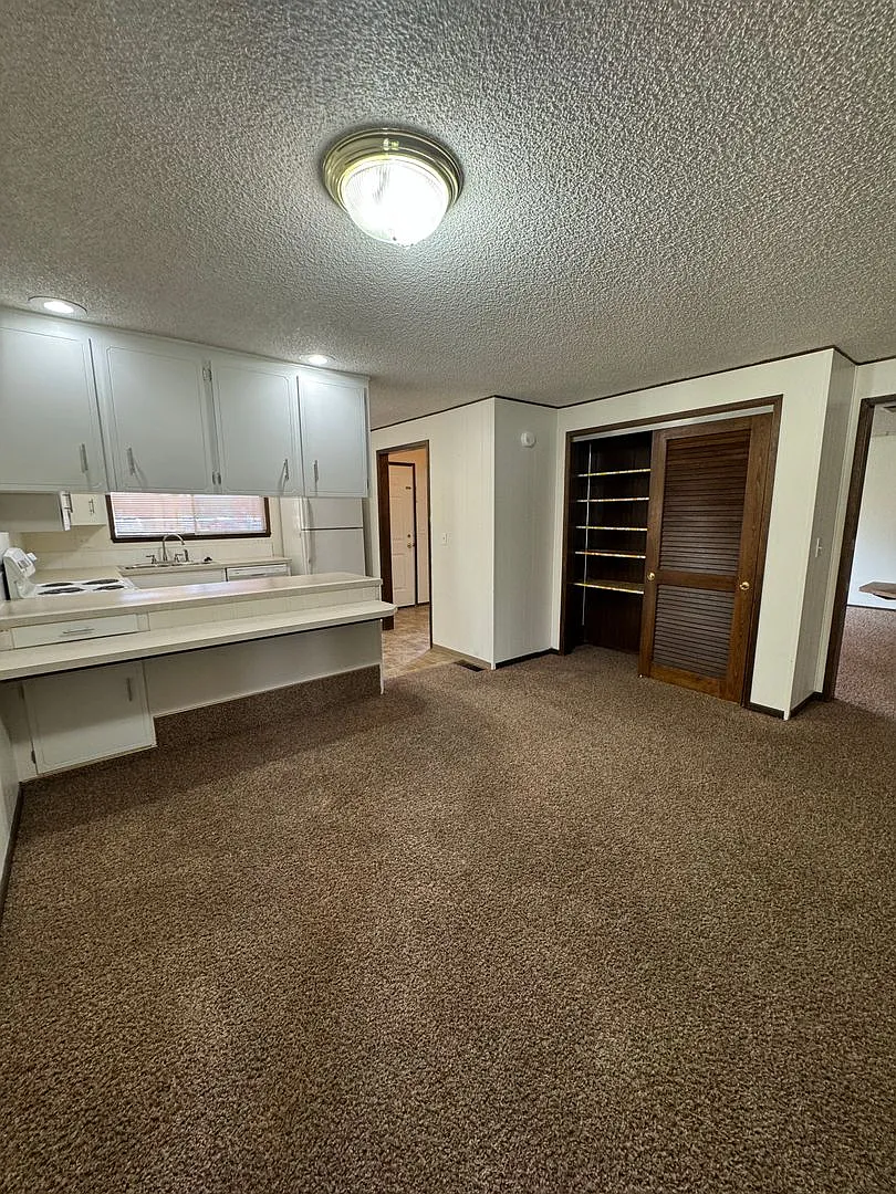 Non-Refundable & Security Deposit Total: $1800.00 — Photo 4