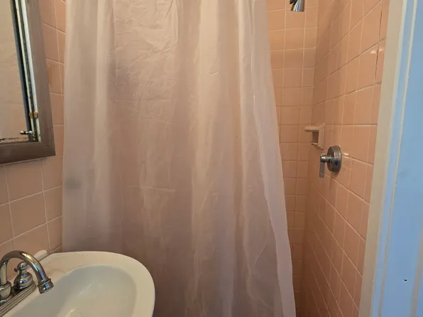 3472 Cummings Dr #1, Ann Arbor, MI 48105
