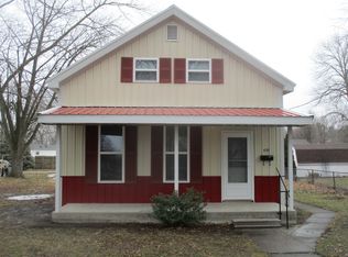 409 S Pine St, Arcola, IL 61910