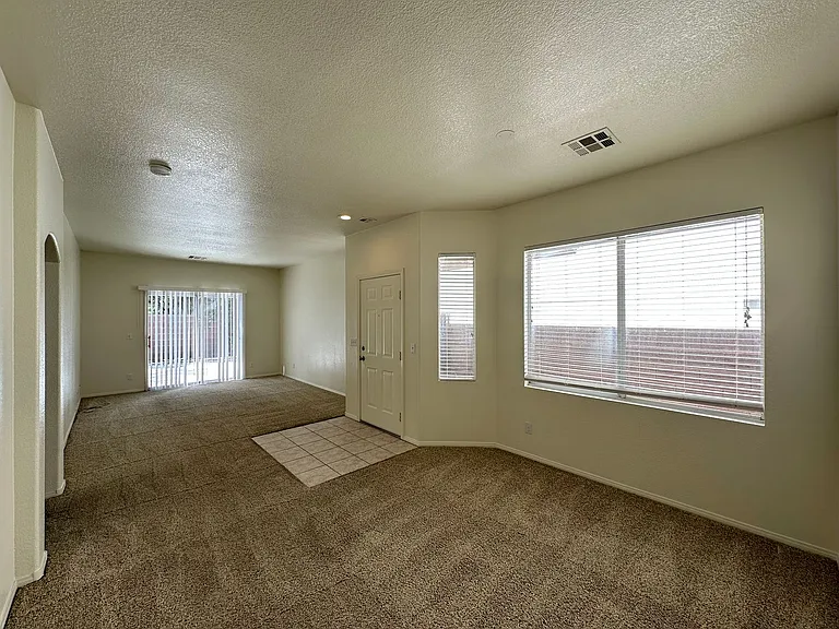 1109 Milpas Ln — Photo 6