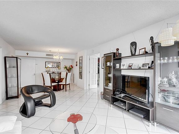 5th image of 525 N Ocean Blvd APT 419