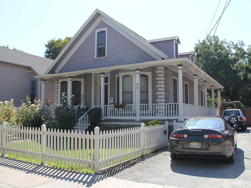 The house
The rental apartment is the upper unit