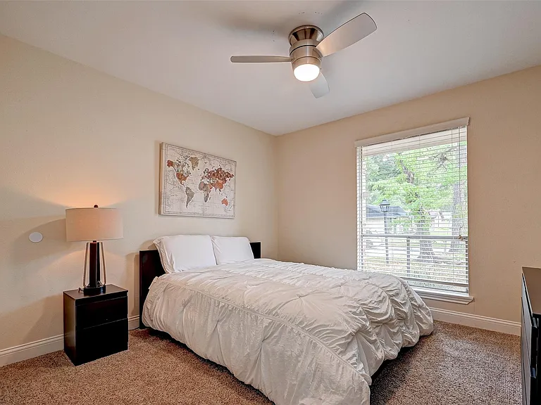 3903 Hermitage Hollow Ln — Photo 24