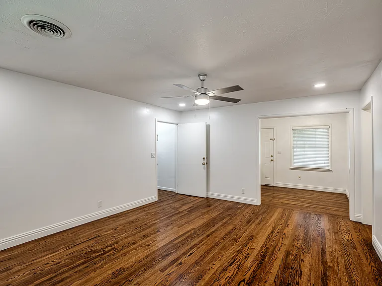 4620 N Harvey Pkwy #1/2 — Photo 15