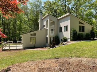 97 Whippoorwill Rd, Old Lyme, CT 06371