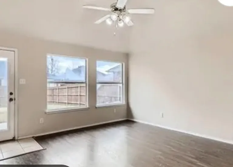 1574 Hansberry Dr — Photo 3