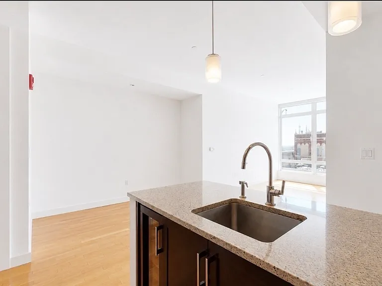 400 Stuart St #18G — Photo 2