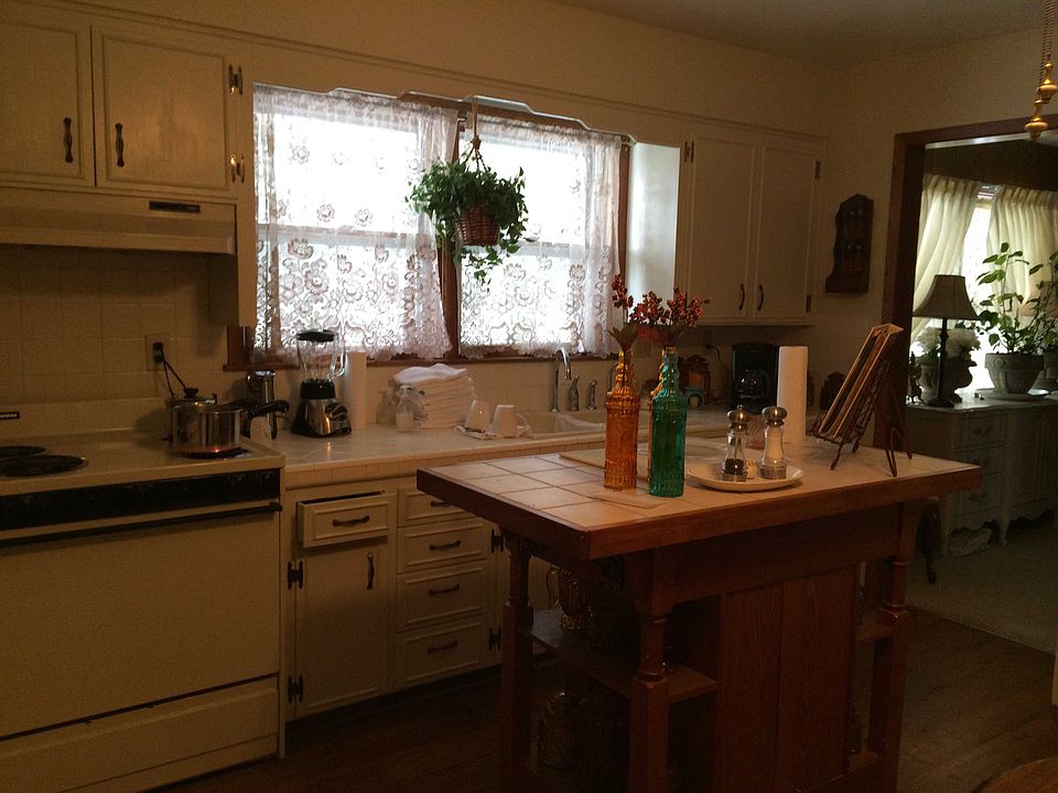 2nd image of 245 1st Ave NW