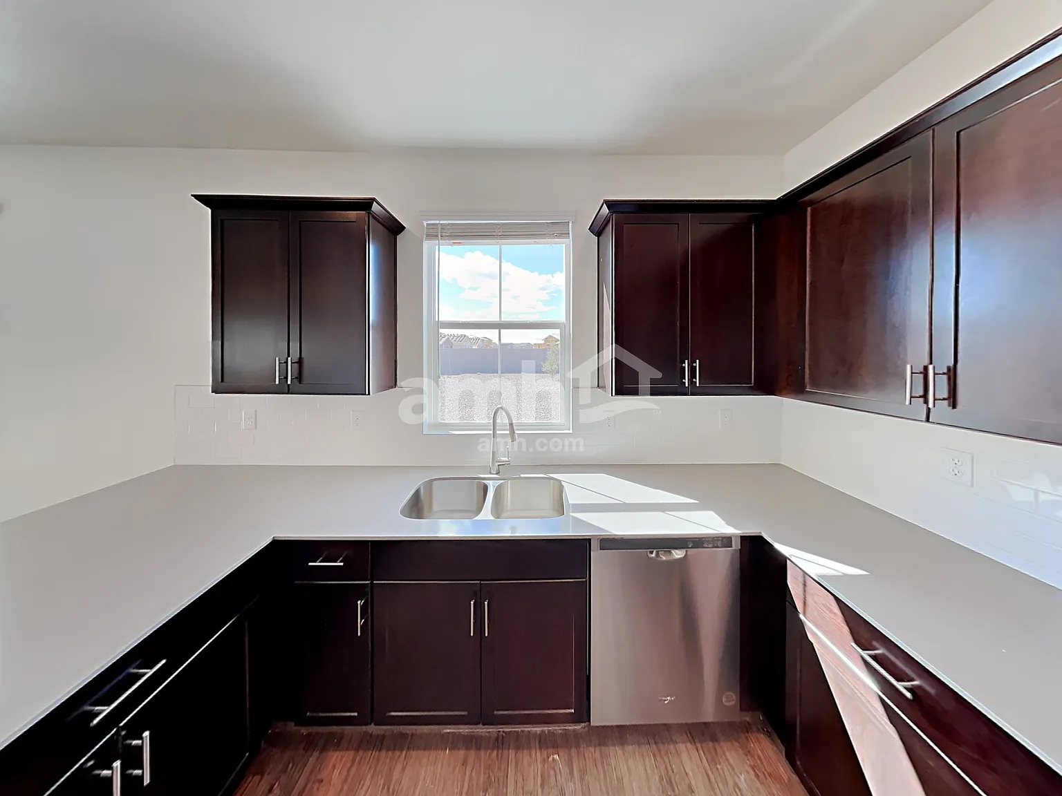 3 bed, 2.5 bath, 1752 sqft, $2,260 — Photo 3