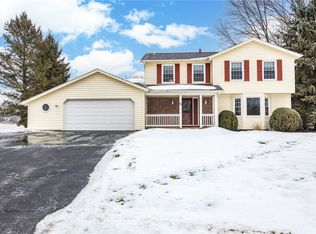 81 Woodedge Ln, Rochester, NY 14626