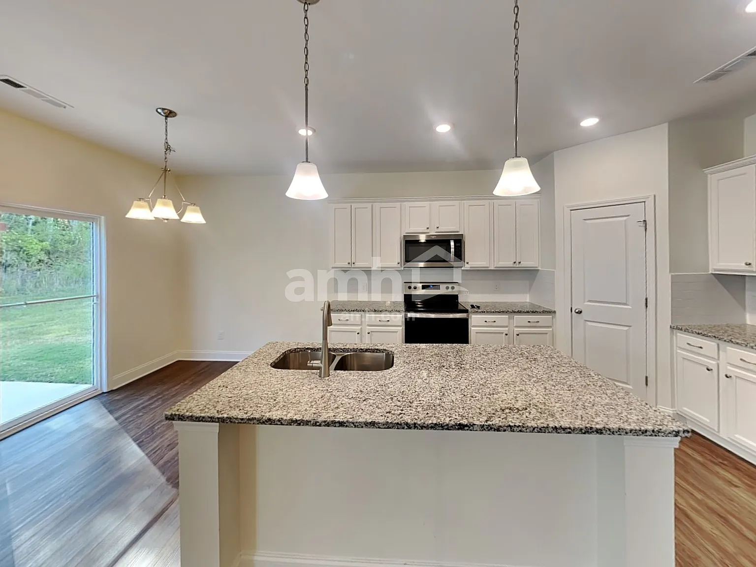 4 bed, 2.5 bath, 2209 sqft, $2,675 — Photo 4