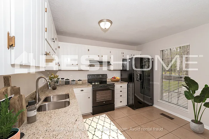 6870 Ridgewood Dr — Photo 2