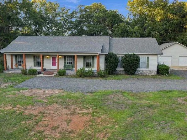 907 Early Walden Rd, Headland, AL 36345