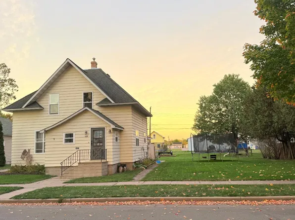 209 N Pine St, Merrill, WI 54452