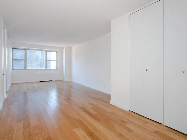 300 East 40th Street 23G image 2 of 6