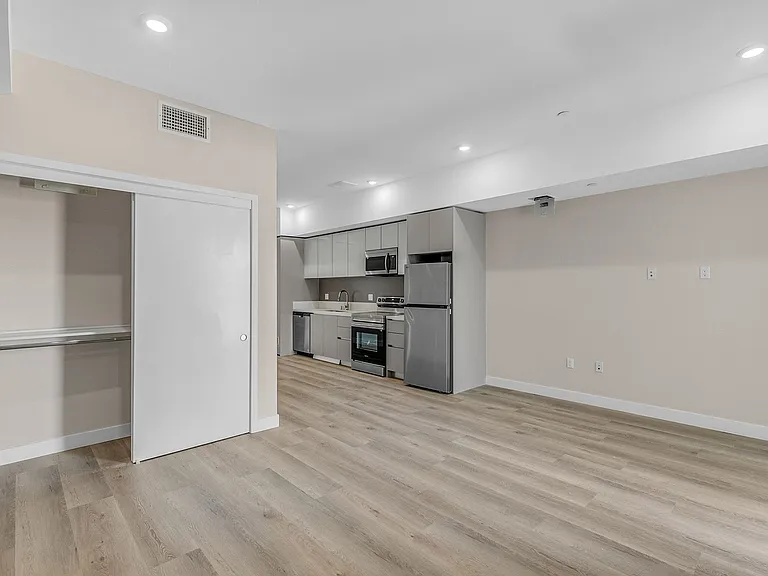 825 Coronado-Building — Photo 16