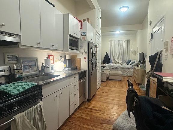 3rd image of 306 E 78th St APT 1
