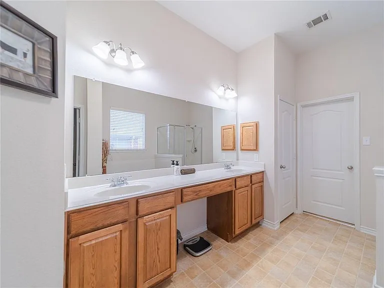 8574 Robertson Dr — Photo 5