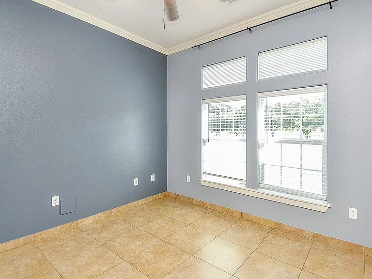 5575 Bollinger Rd — Photo 13