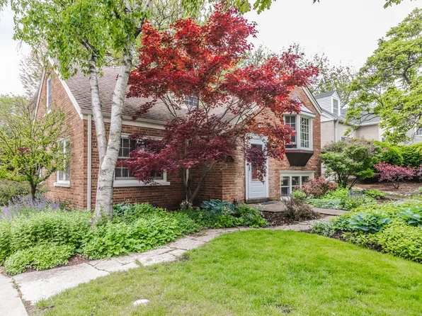 920 Stoddard Ave, Wheaton, IL 60187